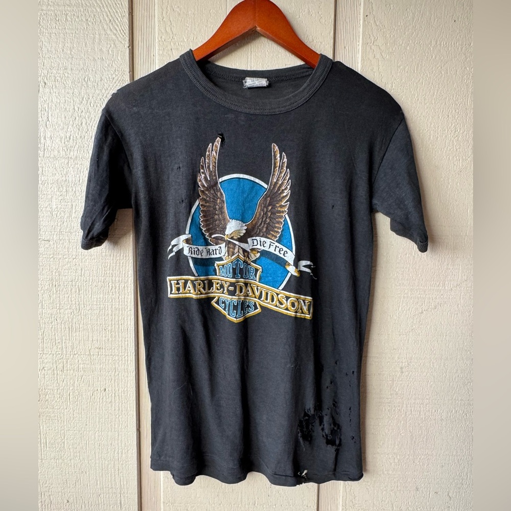 SOLD ON EBAY🌺Vintage 70’s Harley-Davidson Black Hard Die Eagle Thrashed Tshirt